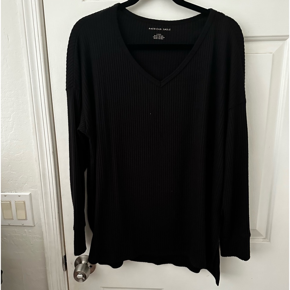 Black v neck American Eagle top